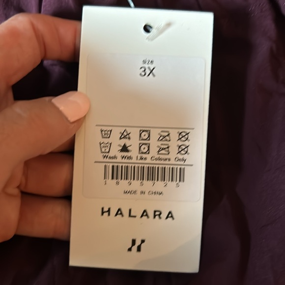 Woman’s 3X HALARA shorts Burgundy NWT - Picture 2 of 4